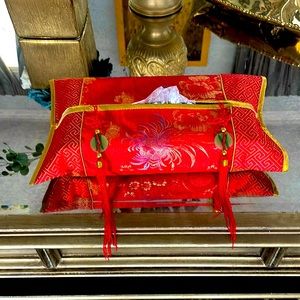 Embroider Chinese tissues box cover